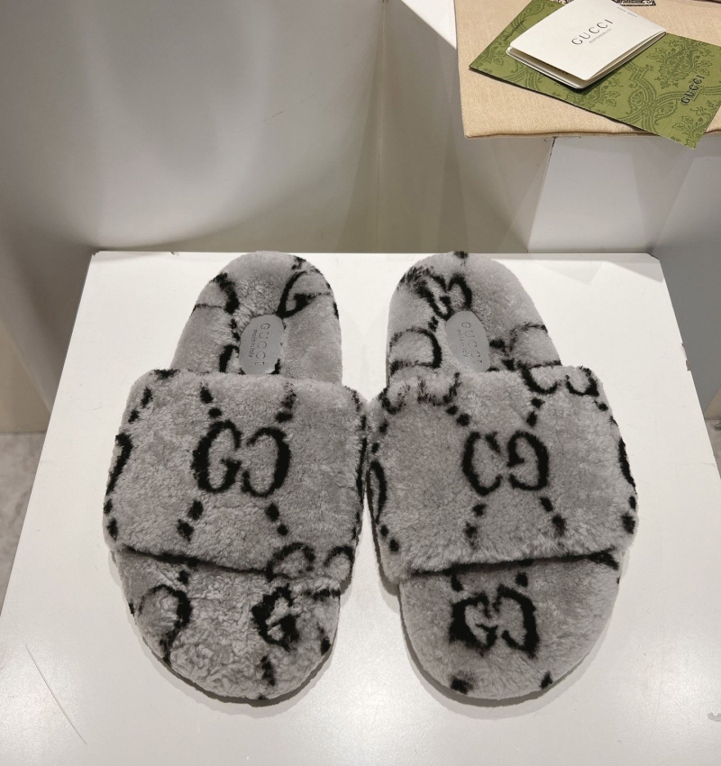 G*u*i slippers